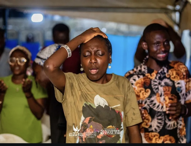 members praying